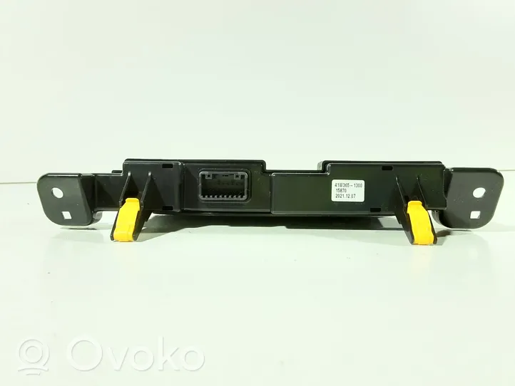 KIA Xceed Botón interruptor de luz de peligro 93600J7900WK