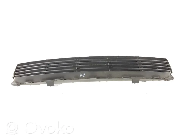 Toyota Auris 150 Etupuskurin alempi jäähdytinsäleikkö 5311202080