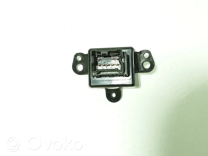 Nissan Almera Tino Hazard light switch 06016