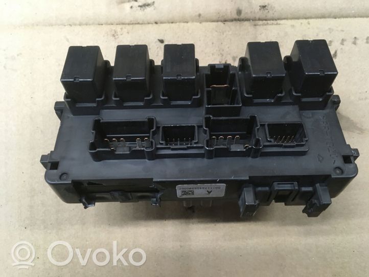 Infiniti Q50 Module de fusibles 