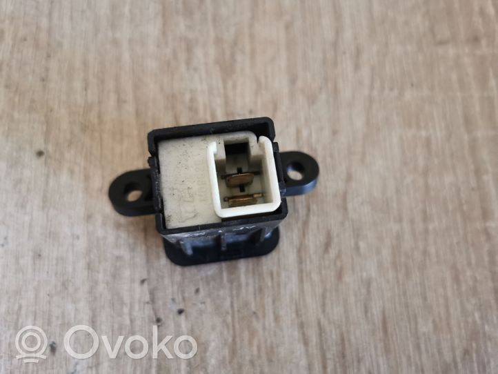 Honda CR-V Tailgate opening switch 