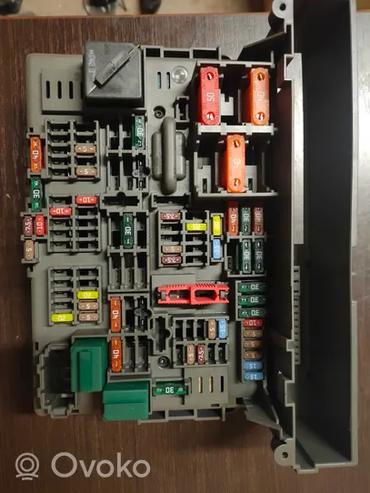 BMW 1 E81 E87 Module de fusibles 