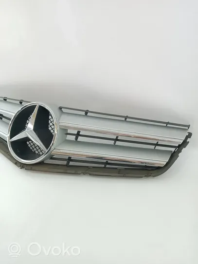 Mercedes-Benz E A207 Muu korin osa A207880260
