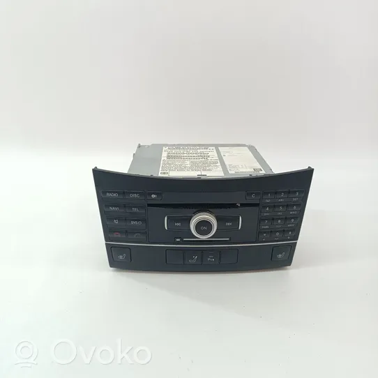 Mercedes-Benz E W212 Radio/CD/DVD/GPS head unit A2129008404