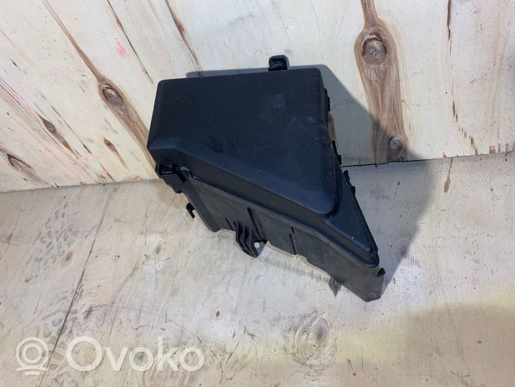 Subaru Outback Dangtelis saugiklių dėžės 82243AG010