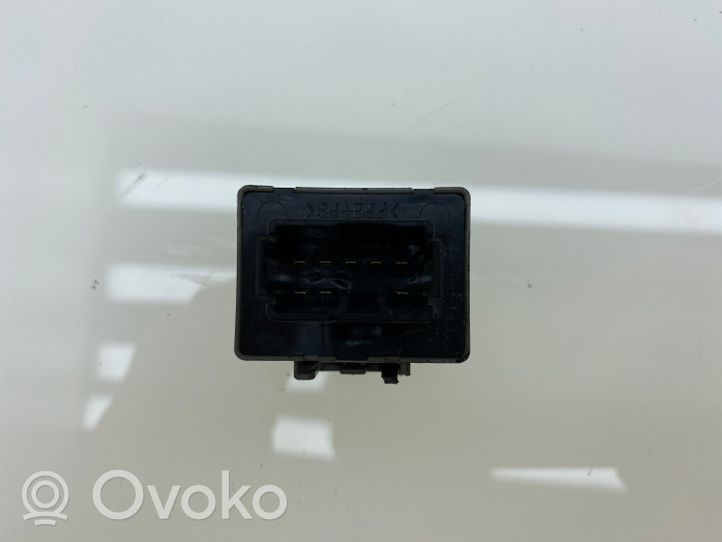 Subaru Tribeca Sterownik świateł awaryjnych 86111AG010