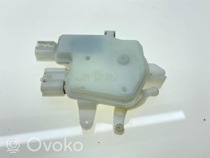 Subaru Outback Silniczek / Siłownik zamka centralnego 61100AG00A