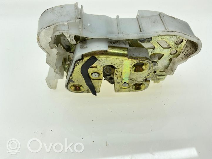 Subaru Outback Zamek drzwi przednich 61034AG00C