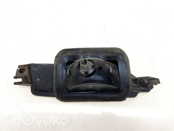 Subaru Legacy Luci posteriori del portellone del bagagliaio 84311AG04A