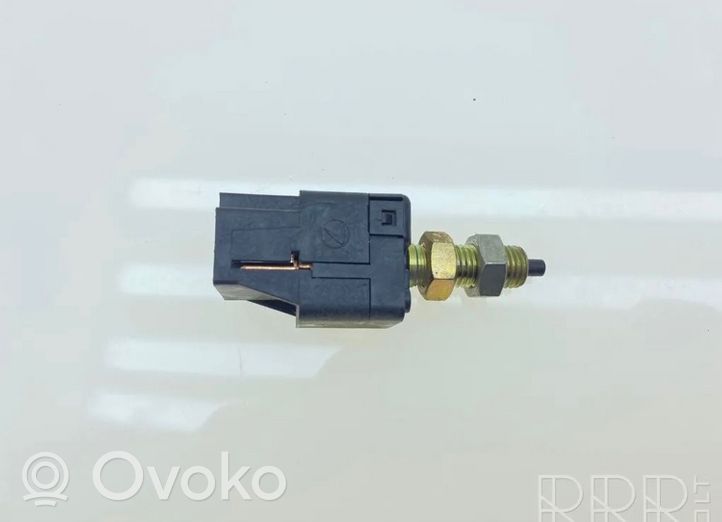 Subaru Legacy Interruptor sensor del pedal de freno 83370AA001