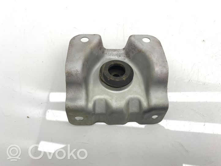 Subaru Outback Soporte de montaje del radiador 45135FE000