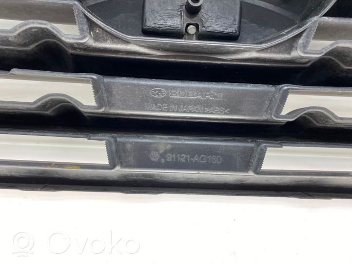 Subaru Legacy Etupuskurin ylempi jäähdytinsäleikkö 91121AG010