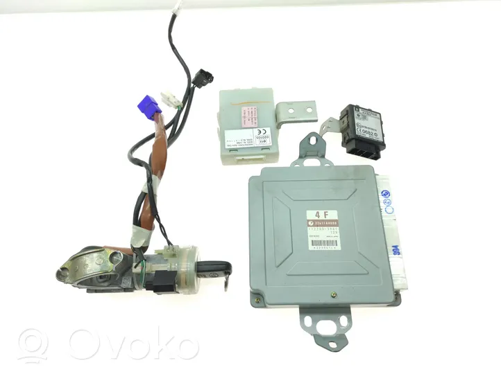 Subaru Outback Komputer / Sterownik ECU i komplet kluczy 22611AH080