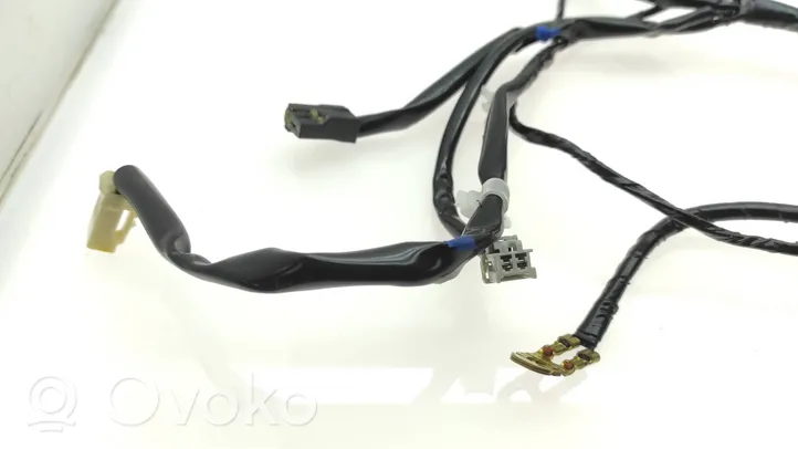 Subaru Legacy Faisceau de câbles hayon de coffre 81812AG021