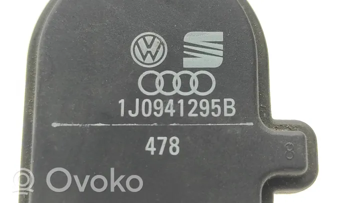 Volkswagen Golf IV Motor de ajuste de nivel del faro delantero 1J0941295B