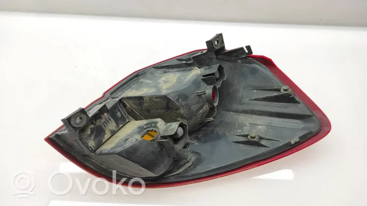 Subaru Legacy Lampa tylna 22020792