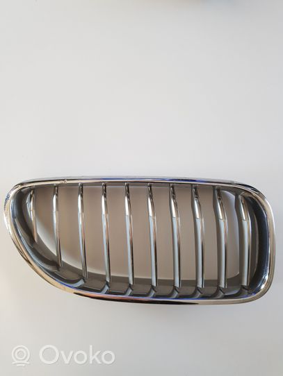 BMW 6 F06 Gran coupe Grille calandre supérieure de pare-chocs avant RE51137212850