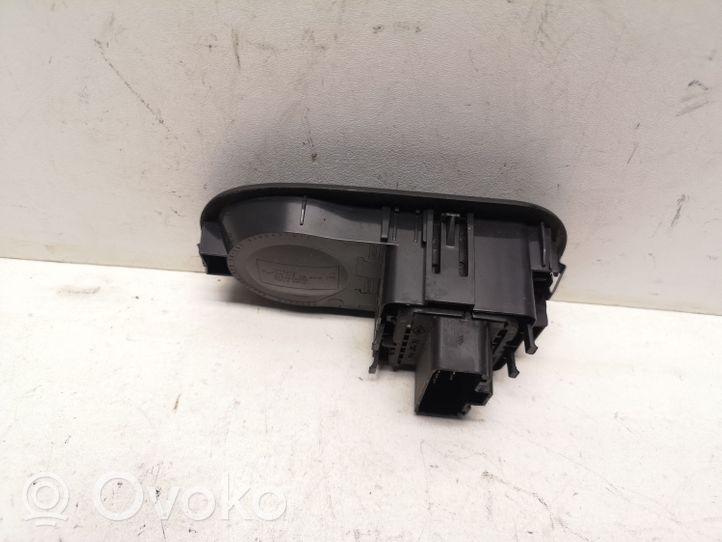 Renault Kangoo II Electric window control switch 8200548969