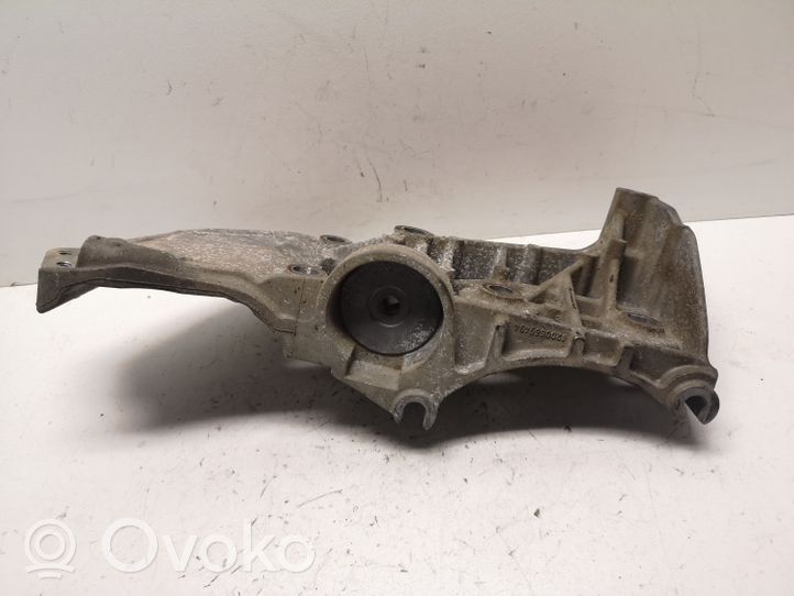 Dacia Sandero Soporte del alternador 8200669494