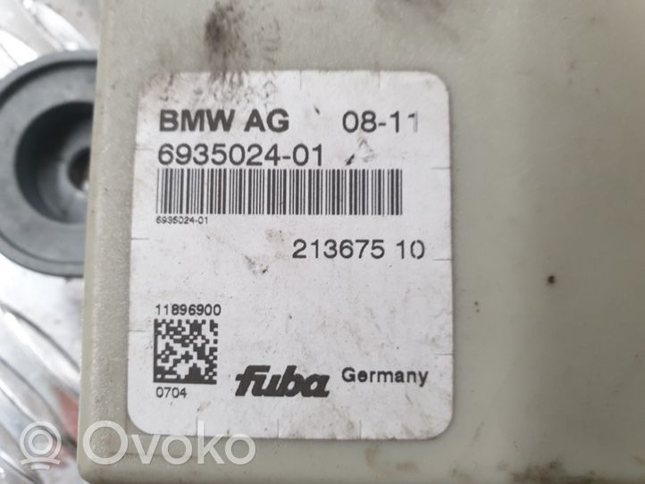 BMW 5 E60 E61 Antenas pastiprinātājs 6935024