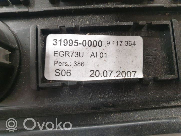 BMW 5 E60 E61 Gniazdo zapalniczki przedniej tunelu środkowego 9117364