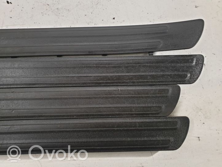 Audi Q7 4L Takaoven kynnyksen suojalista 4L0853794