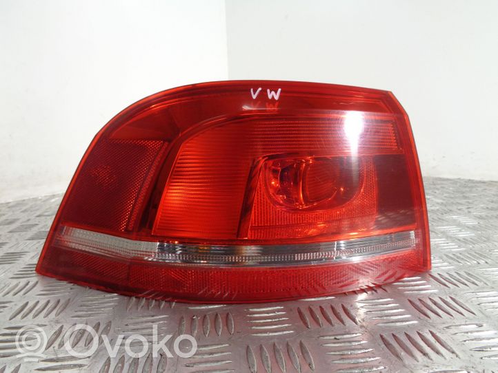 Volkswagen PASSAT B7 Aizmugurējais lukturis virsbūvē 3AF945095A