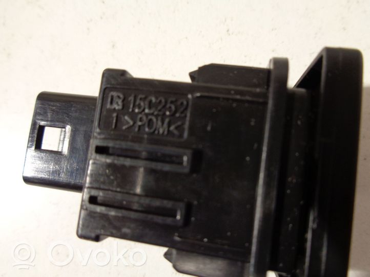 Toyota Avensis T270 Fuel tank opening switch 15C252