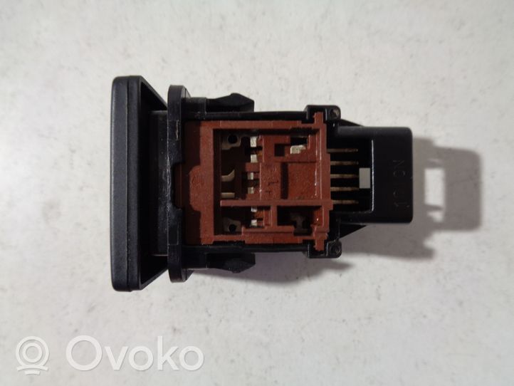 Toyota Avensis T270 Fuel tank opening switch 15C252