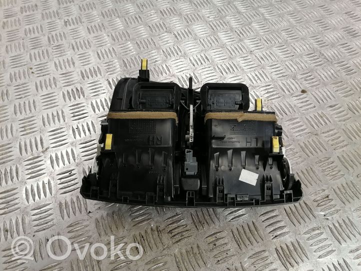 Toyota Avensis T270 Centrinės oro grotelės 5567005100