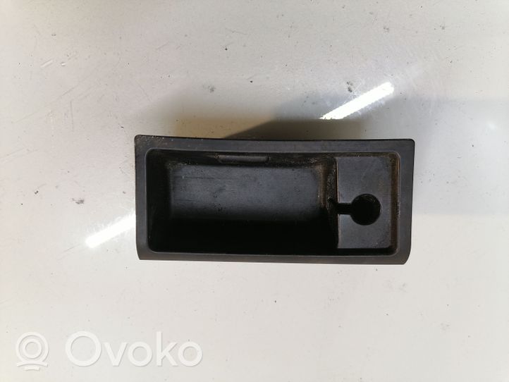 BMW 3 F30 F35 F31 Peleninė panelėje 221672