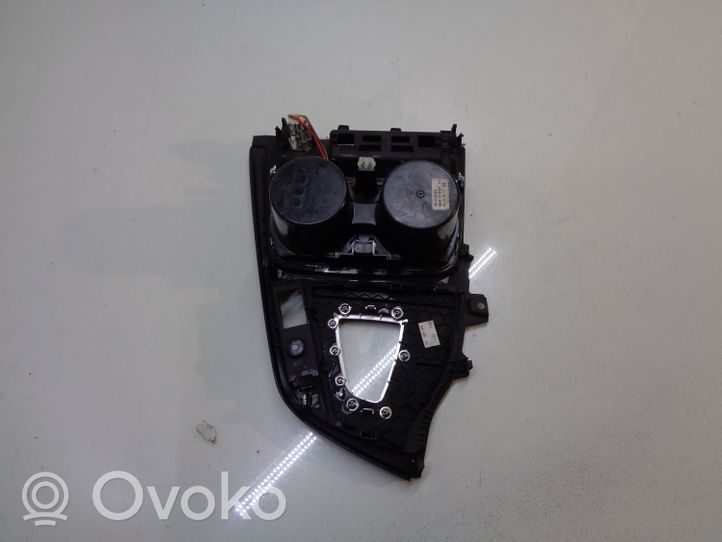 BMW 3 F30 F35 F31 Передний держатель чашки 9218926