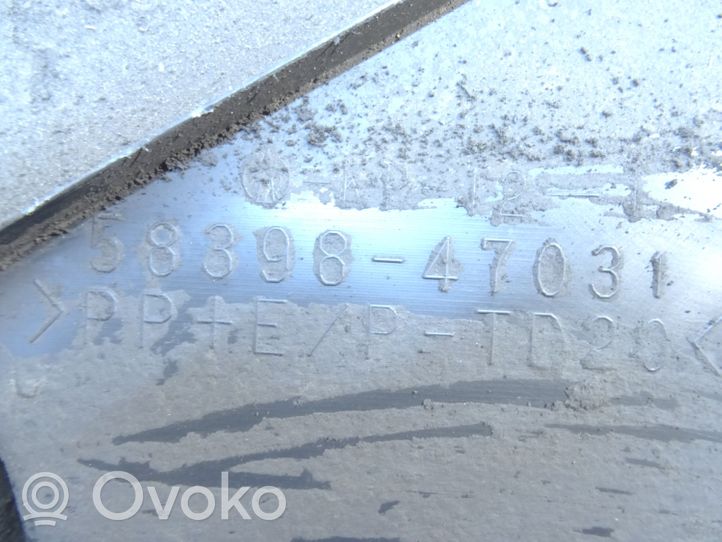 Toyota Prius (XW30) Polttoainesäiliön pohjapanssari 5839847031