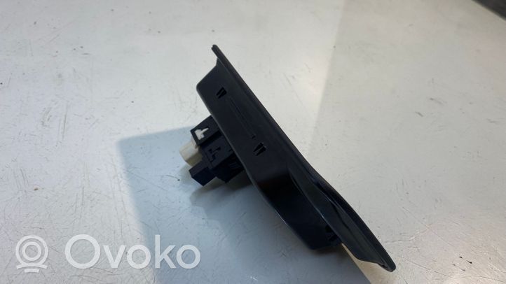 BMW 1 F20 F21 Connettore plug in AUX 584507