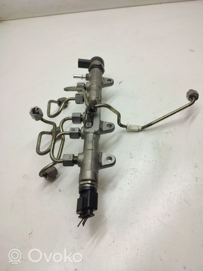 BMW 3 F30 F35 F31 Fuel distributor 8514154