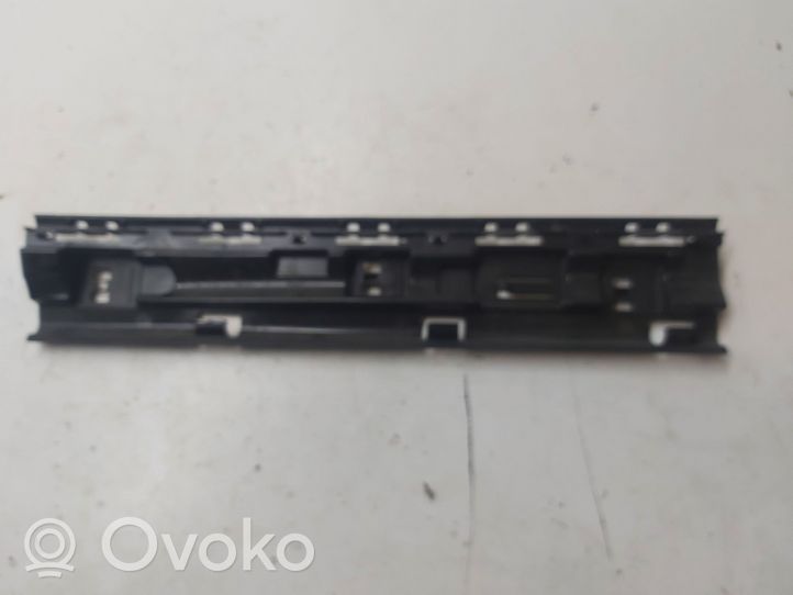 BMW X1 F48 F49 Listello di supporto del sottoporta 7332329