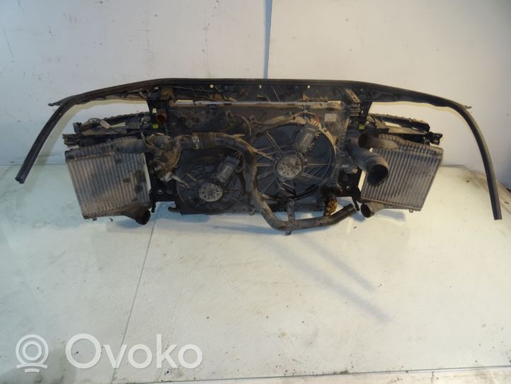 Audi Q7 4L Jäähdyttimen kehyksen suojapaneeli 7L0121203F