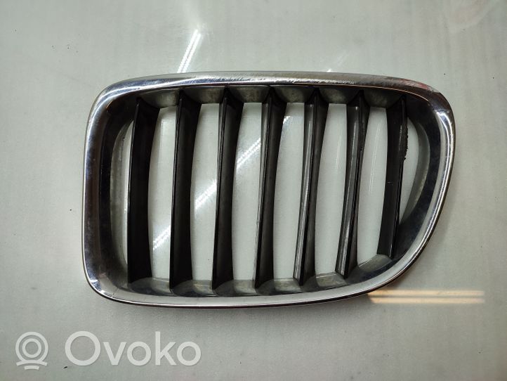 BMW X1 E84 Maskownica / Grill / Atrapa górna chłodnicy 2993305