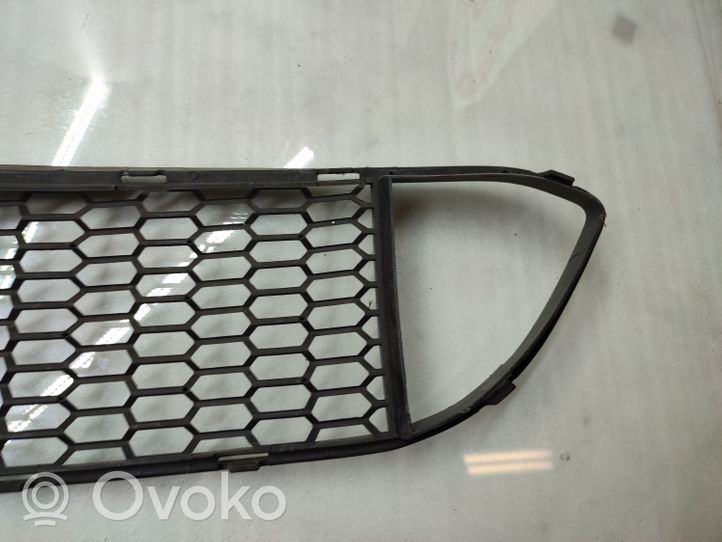 BMW 3 E92 E93 Mascherina inferiore del paraurti anteriore 8047402