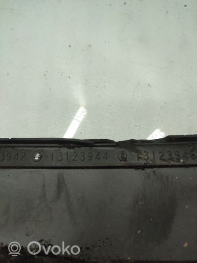 Opel Zafira B Fenêtre latérale avant / vitre triangulaire 13123940