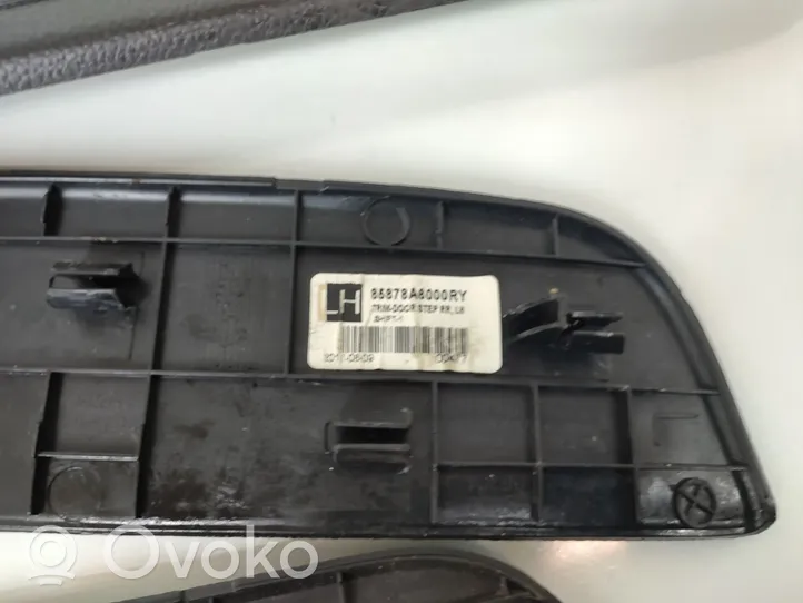 Hyundai i30 Slenksčių apdailų komplektas (vidinis) 85888A6000RY