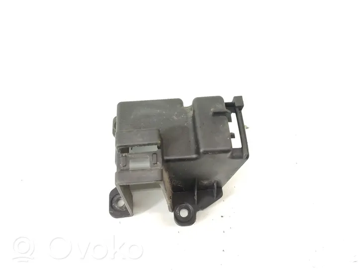 Ford B-MAX Staffa di rinforzo montaggio del paraurti posteriore AV1117A881AB