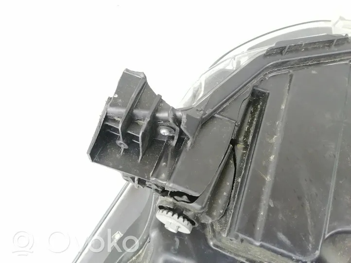 Renault Zoe Headlight/headlamp 260102384R