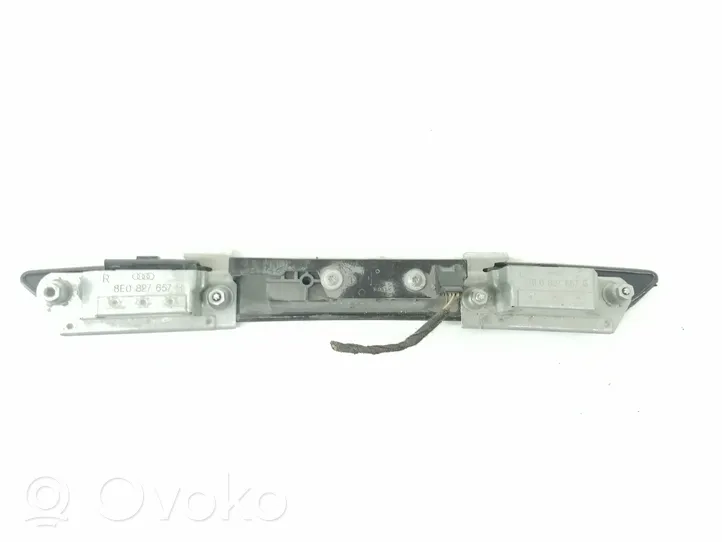 Audi A6 S6 C6 4F Barra luminosa targa del portellone del bagagliaio 8E0827657H