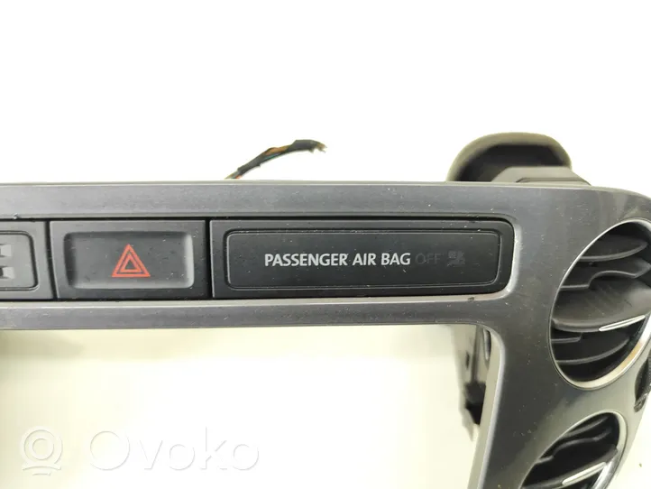 Volkswagen Tiguan Radijos/ navigacijos apdaila 5N0858071E