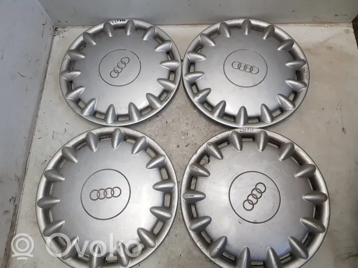 Audi A4 S4 B6 8E 8H R 15 riteņa dekoratīvais disks (-i) 8D0601147