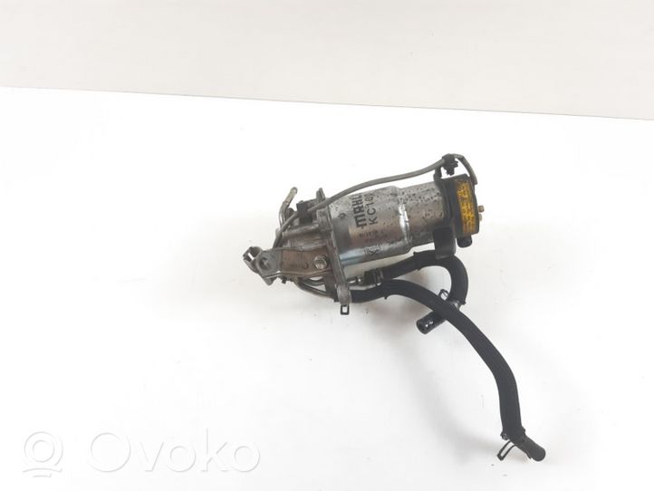 Toyota Verso Fuel filter bracket/mount holder 233000R070