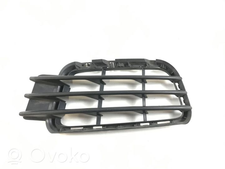 Volkswagen Touareg II Grille calandre supérieure de pare-chocs avant 7P6853665