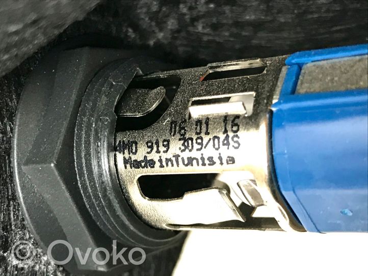 Audi A4 S4 B9 Apatinis, bagažinės šono, apdailos skydas 8W5863880C