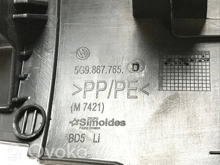 Volkswagen Golf VII Šoninė apdaila prie galinės sėdynės (viršus) 5G9867765D